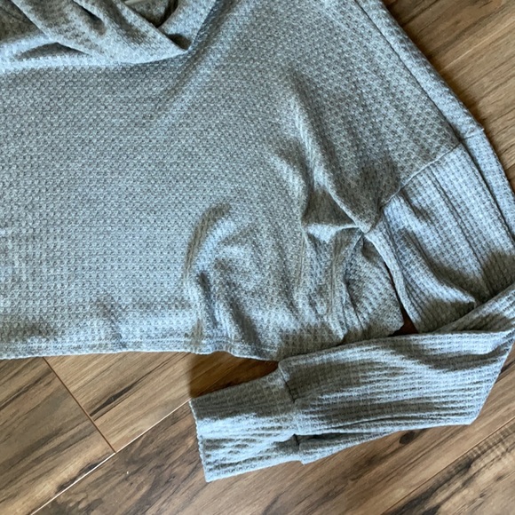 Cropped slight turtle neck, puffed sleeve - Picture 3 of 3